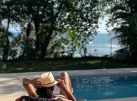 Ti Bwa Lodge, bas de villa cosy, piscine & vue mer，位于卡佩斯特雷贝勒奥的酒店