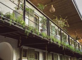 White Penny Hostel，位于塞米亚克的青旅