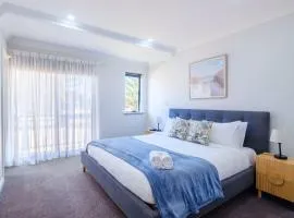 7 Steps to Beach Seaside Serenity 4BR with 2 Car Bays