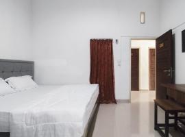 RedDoorz at Qaireen Living Jambi，位于Kinati的酒店