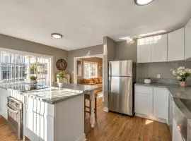 Plymouth St Guest Home near Oakland Vibes