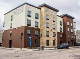 Cobblestone Hotel & Suites - Chippewa Falls，位于奇珀瓦福尔斯的酒店