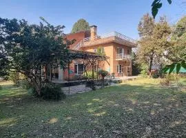 Bungalow near Hotel vivanta