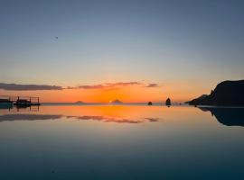 Therasia Resort Sea and SPA - The Leading Hotels of the World，位于弗卡诺的海滩酒店