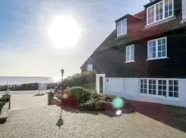 1 Ogilvie Lodge - A seafront apartment in Thorpeness - Close to Thorpeness Country Club - Managed by Aldeburgh Coastal Cottages