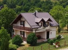 Vikendica u srcu Bjelasnice