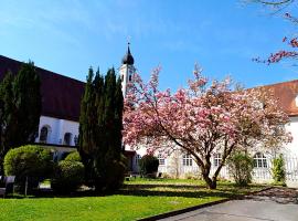 Kloster Altenhohenau，位于Griesstätt的酒店