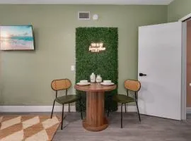 Cozy Orlando Studio with Jacuzzi, Fire Pit, and BBQ