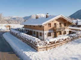 Chalet Kreuth I - Private Alpine Cahlet next to Tegernsee for Family & Friends - including Sauna & free parking，位于克罗伊特的酒店