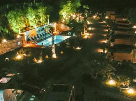 Güneş' te Karavan Otel，位于卡拉布伦的酒店