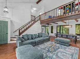 Pocono Serenity Retreat | 3-BR w/ Bonus King Suite & Hot Tub by Stay Lage