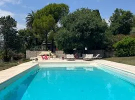 Studio au dernier étage d'une bastide grassoise