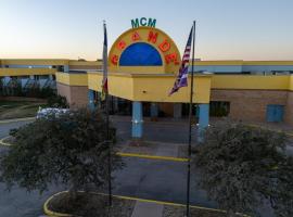 MCM Grande FunDome Odessa，位于奥德萨的酒店