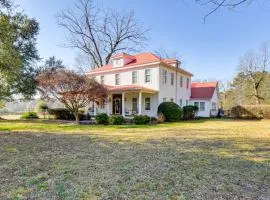 Historic Farmhouse with Modern Amenities and Hot Tub