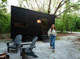 Postcard Cabins Gilchrist Springs, Outdoor Collection by Marriott Bonvoy，位于高泉的露营地