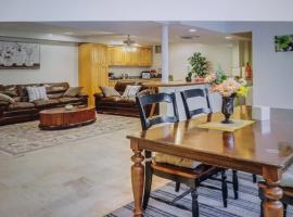 3 Bedroom Apartment house 1st level Silver Spring Maryland，位于Adelphi的酒店