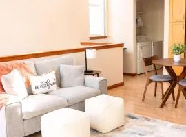 Townhome Hospital District King Bed and Garage