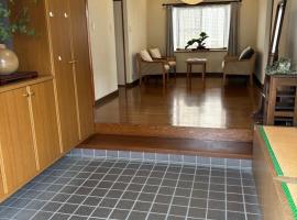 Big house right by 1st temple with 3 bed rooms，位于鸣门市的酒店