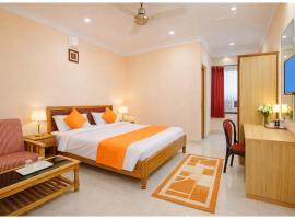 HOTEL !Kashi Heaven BHU! Best Location Near Shree Kashi Vishwanath Temple - Providing Fully Air Conditioned Rooms，位于瓦拉纳西的酒店