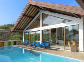 Glasshouse Victoria - next to award winning golf course