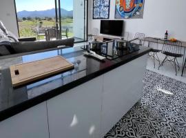 Hermes Penthouse Sea Sky & Mountains，位于Tatlısu的酒店