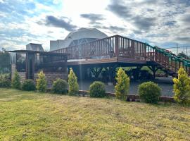 La caba&ntilde;a de Ciela G glamping con jacuzzi y croquet，位于拉塔昆加的自助式住宿