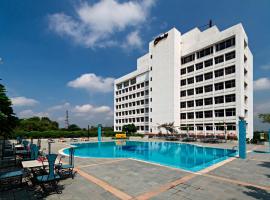 克拉克斯阿瓦德酒店，位于勒克瑙Chaudhary Charan Singh International Airport - LKO附近的酒店