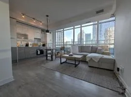 One bedroom Luxury Downtown Toronto Condo, Free Parking in entertainment district