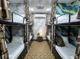 Nithyanand Male Cabinstay dormitory，位于孟买的青旅