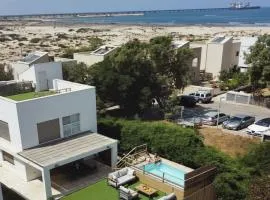 הבית בחוף הים קיסריה