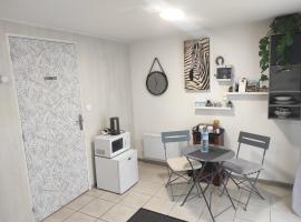 Chambre entrée indépendante，位于洛代夫的酒店