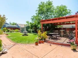 Hot Tub • Garden • Fire Pit • Gazebo • Office Room