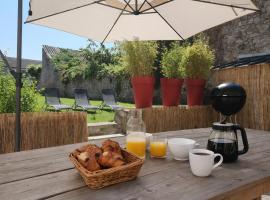 Gîte 3 étoiles à Lessay, Jardin clos, 3 chambres, proche plages, chiens acceptés，位于莱赛的酒店
