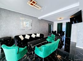 Luxury Private Villa，位于Tunari的酒店