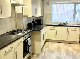 Barnsley Home suitable for Contractors & Families