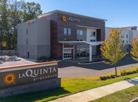 La Quinta Inn & Suites by Wyndham Olive Branch，位于奥利夫布兰奇的酒店