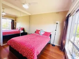 Cozy, quiet private room in shared house, Lalor