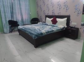 Hotel Neel Kamal，位于钱德加尔的酒店