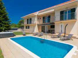 Beautiful Villa Anatea with pool in Makarska