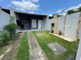 Ancuri retreat with backyard and barbecue area，位于Itaitinga的酒店