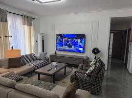 kipe Plaza Platinum 500 m from Radisson Blue, 100 m from the road，位于科纳克里的酒店