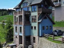 Slope side 8 BR at Sanctuary Majestic Mountain Top Estate 4800 square feet of quality sleeps 16