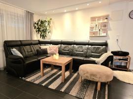 Große schöne Ferienwohnung mit kleinem Garten im Weinort Randersacker，位于兰德尔萨克尔的酒店