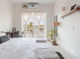 Pednekar's House, 1BHK with pool by SneekoStays，位于尼禄的酒店