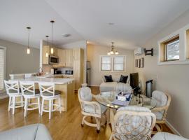 Brainerd Cabin on Rice Lake Near Snowmobiling，位于布雷纳德的酒店