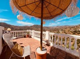 Casa Zafirah privé villa Comares - Malaga，位于Comares的酒店