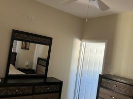 Gate home by ocean point，位于卢西的酒店