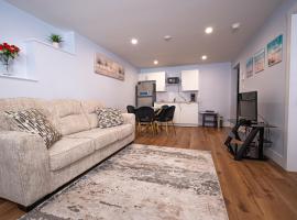 Richie's Place A Cozy 2-BR Apt in Fredericton，位于弗雷德里克顿的酒店