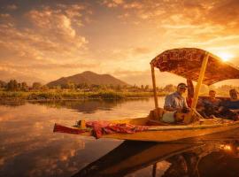 Shanghai Palace，位于斯利那加的酒店