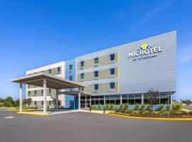 Microtel Inn & Suites by Wyndham Rehoboth Beach，位于柏斯海滩的酒店